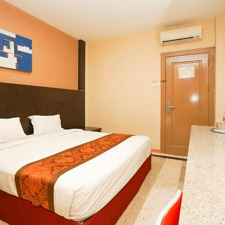 Avi Hotel Сурабая Экстерьер фото