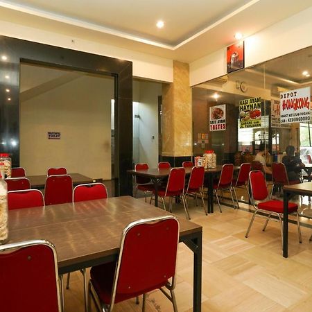 Avi Hotel Сурабая Экстерьер фото