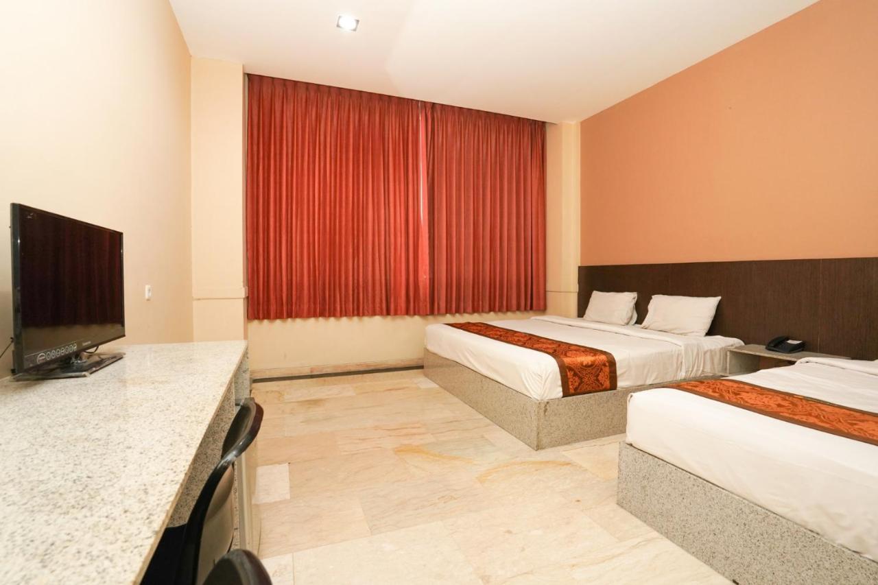 Avi Hotel Сурабая Экстерьер фото
