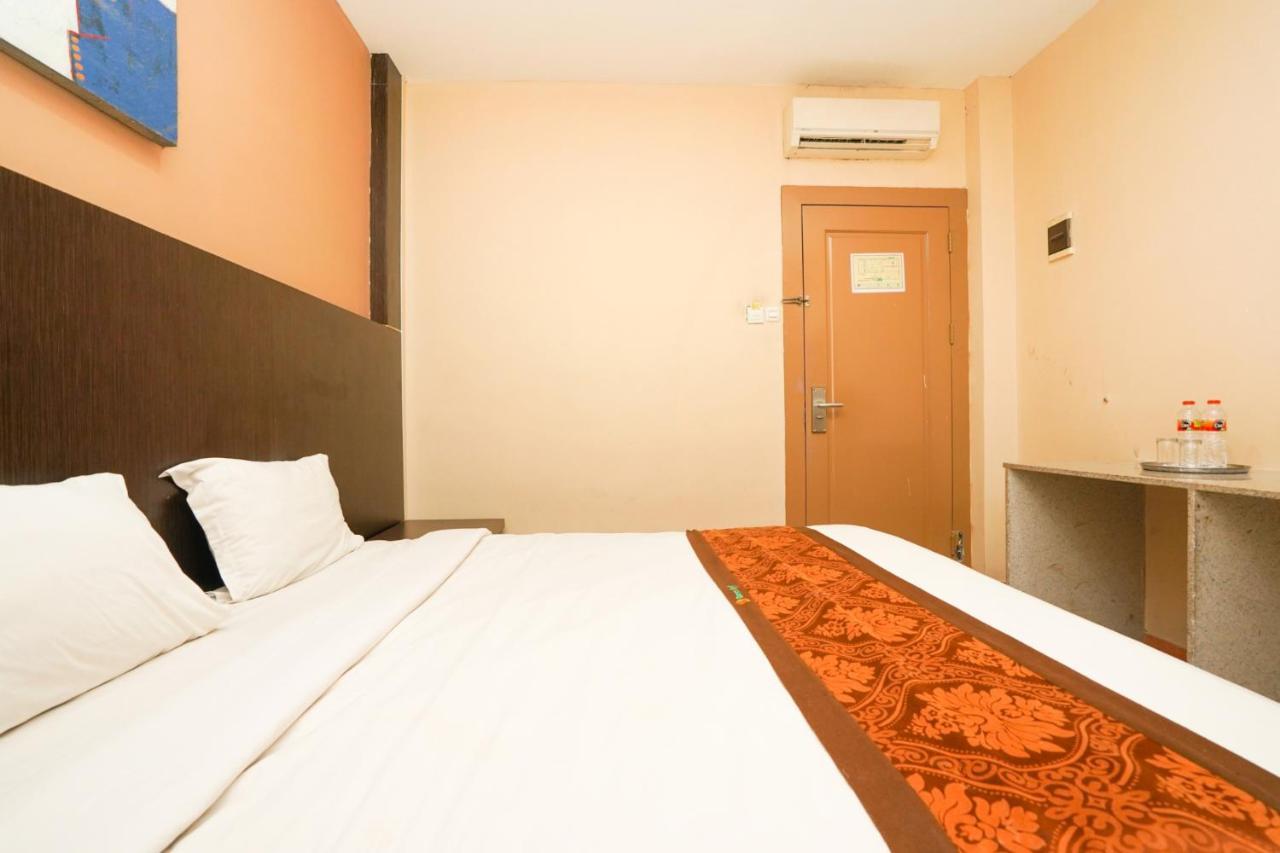 Avi Hotel Сурабая Экстерьер фото