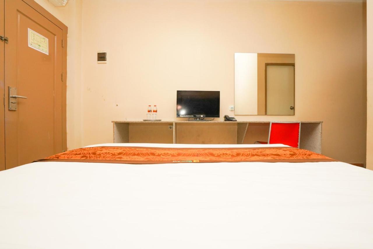 Avi Hotel Сурабая Экстерьер фото