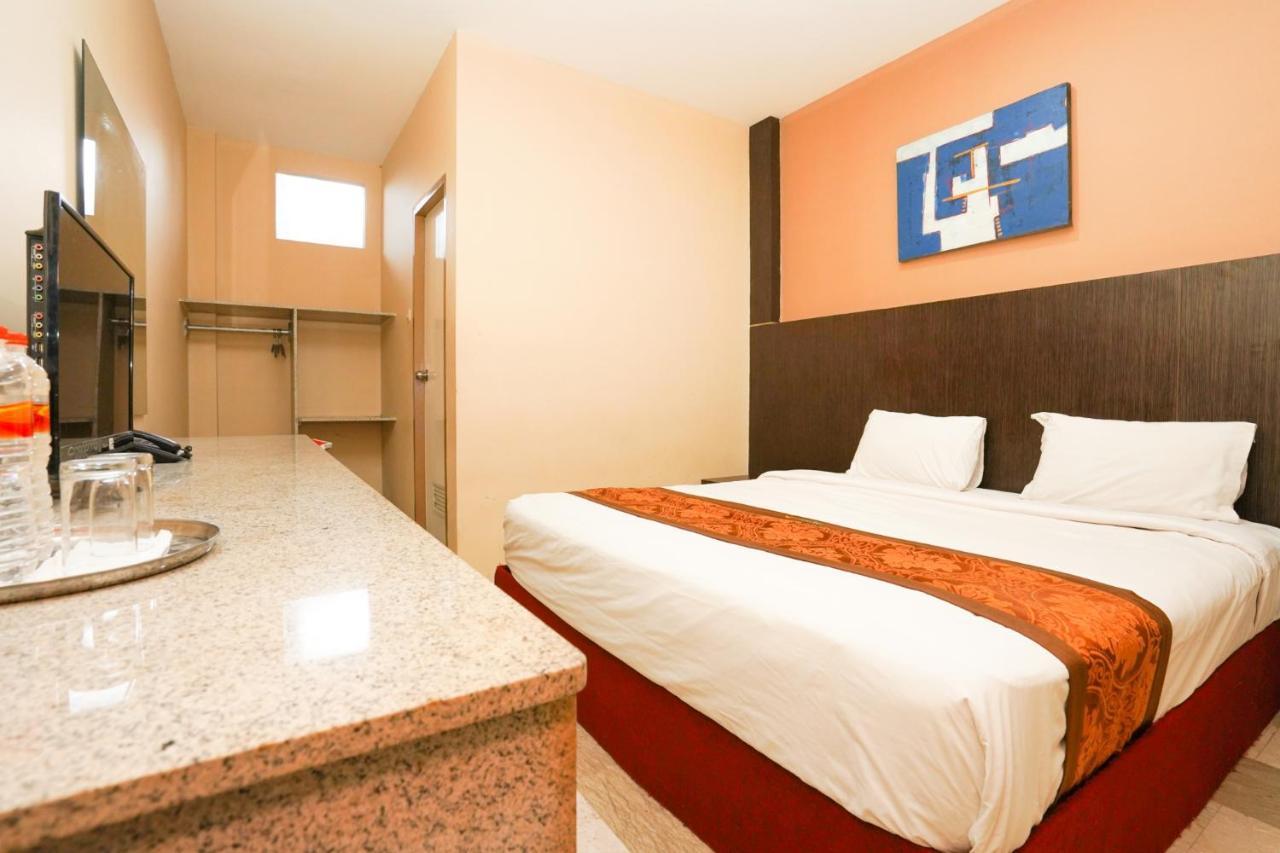 Avi Hotel Сурабая Экстерьер фото