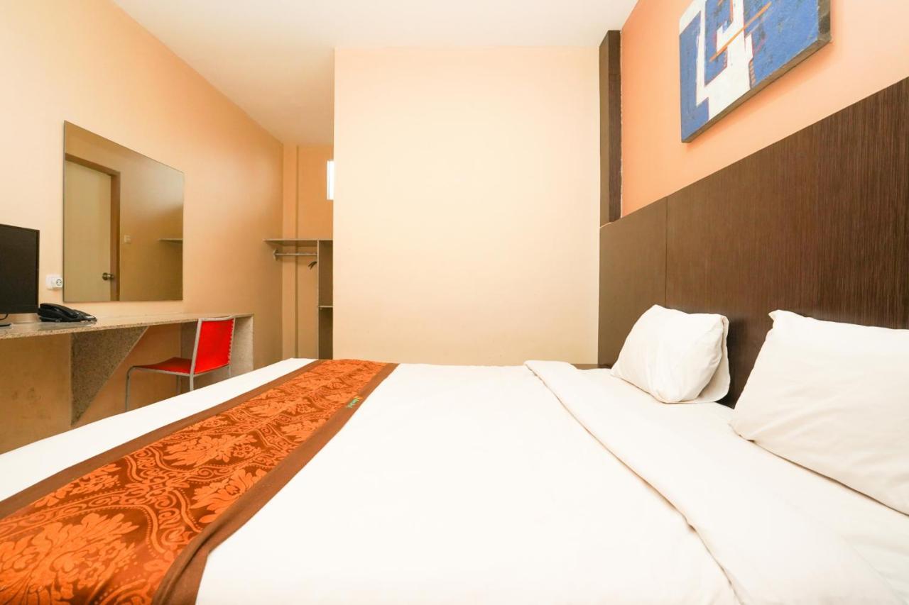 Avi Hotel Сурабая Экстерьер фото
