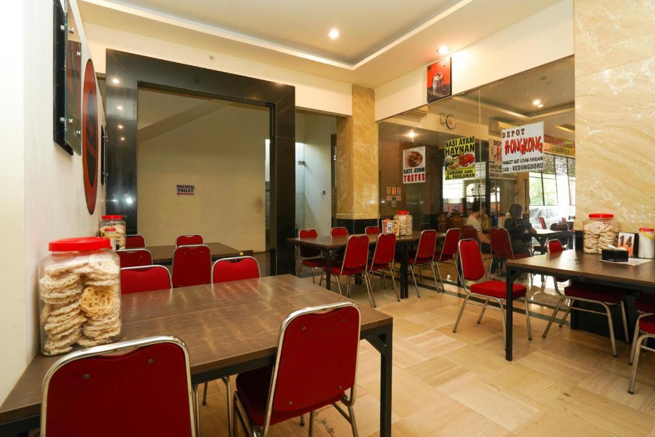 Avi Hotel Сурабая Экстерьер фото