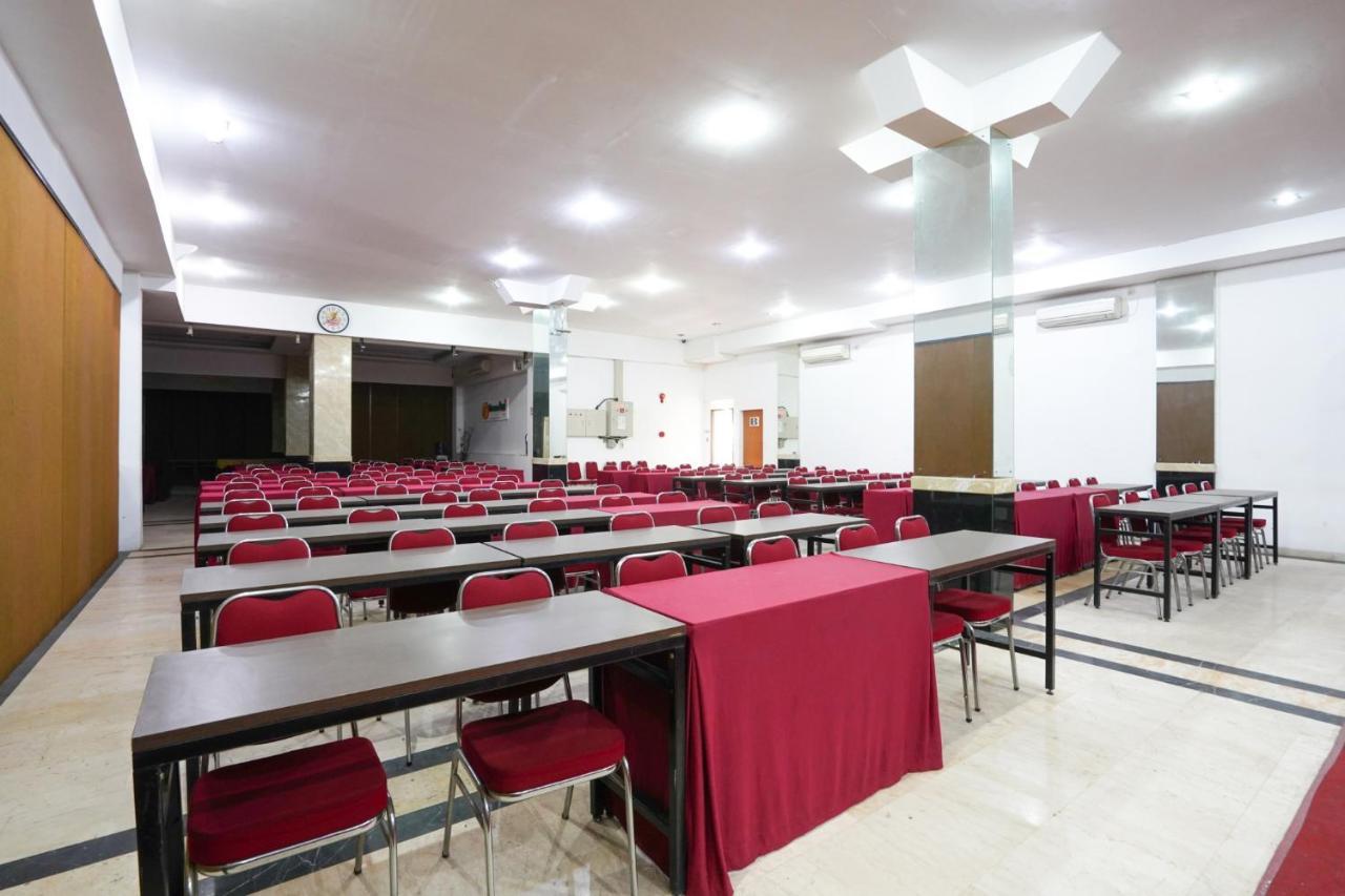 Avi Hotel Сурабая Экстерьер фото