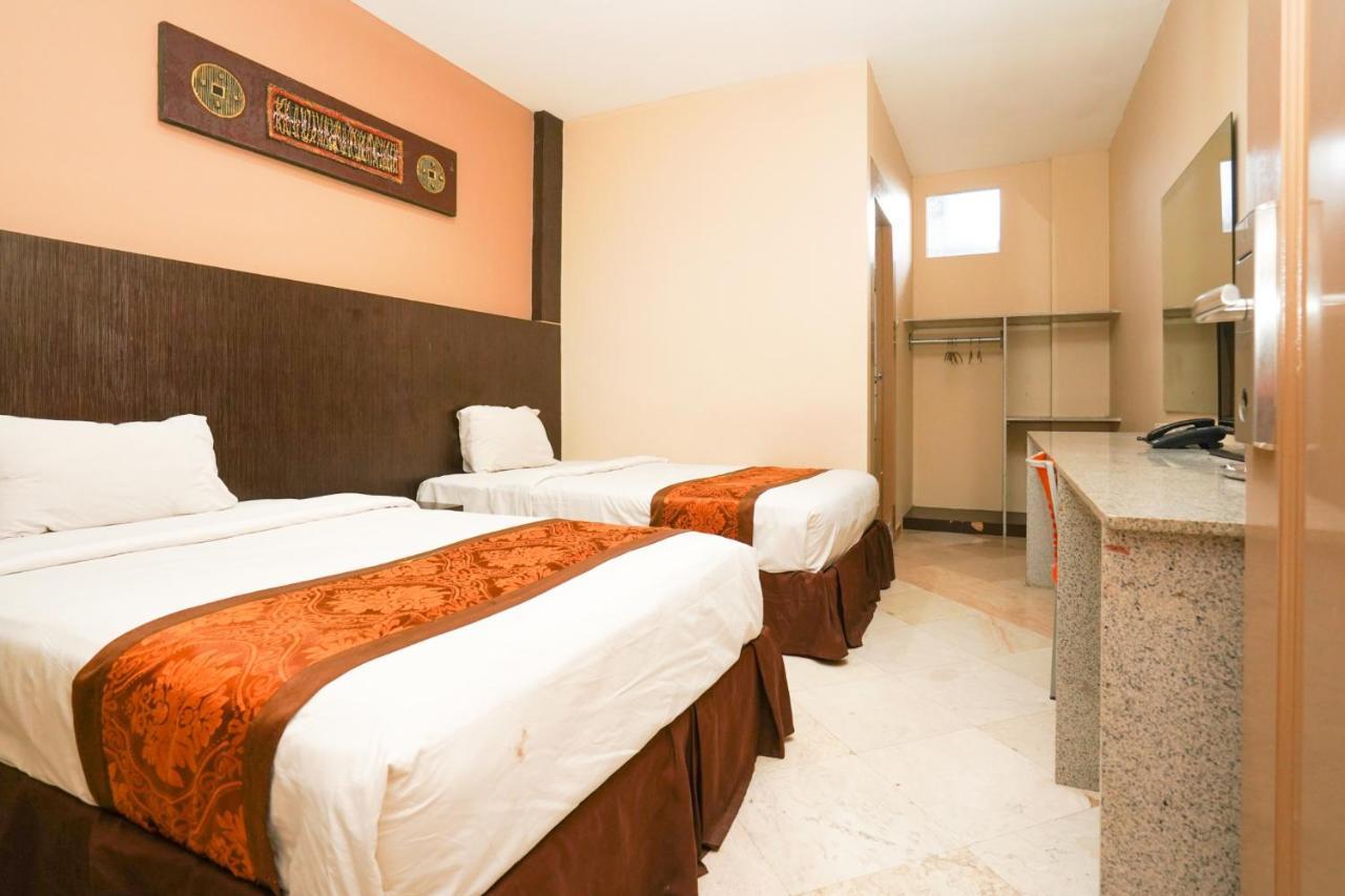 Avi Hotel Сурабая Экстерьер фото
