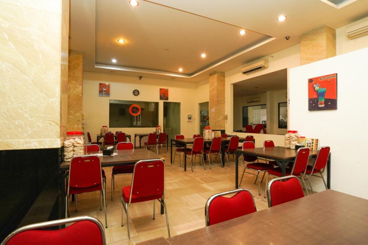 Avi Hotel Сурабая Экстерьер фото