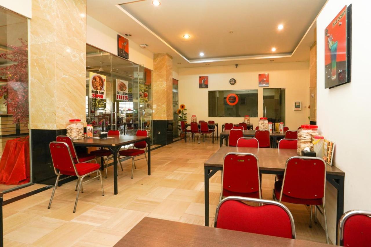 Avi Hotel Сурабая Экстерьер фото