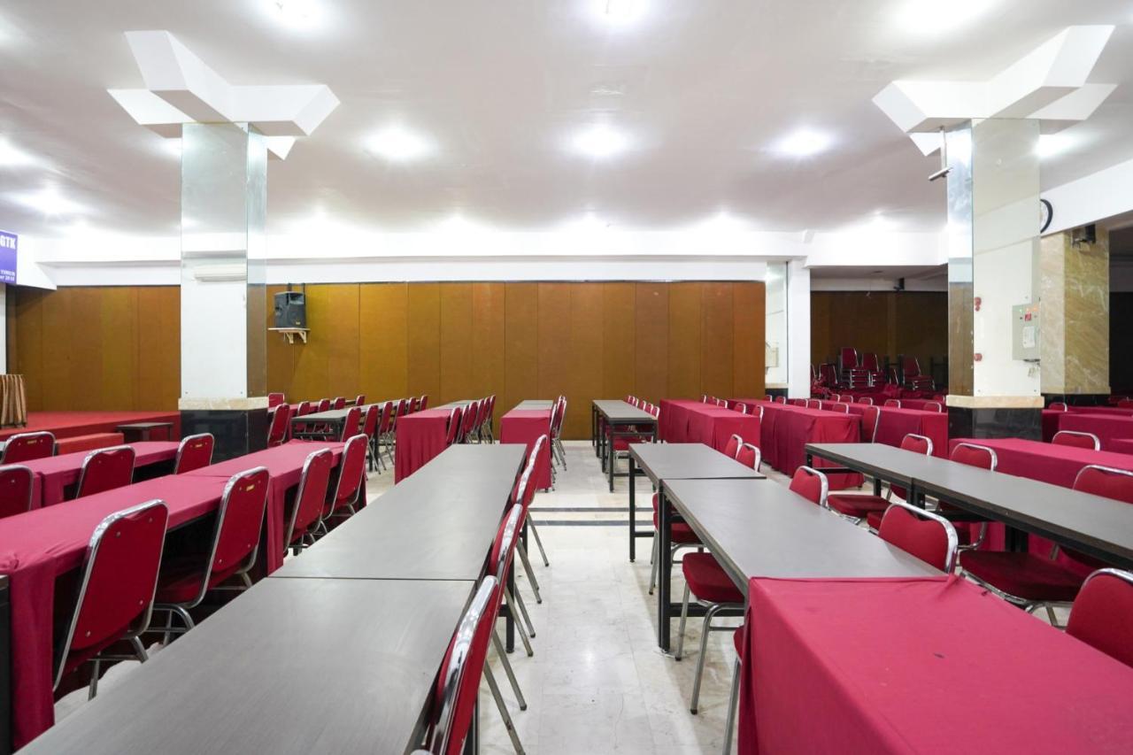 Avi Hotel Сурабая Экстерьер фото