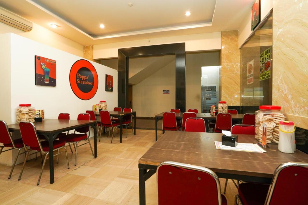 Avi Hotel Сурабая Экстерьер фото