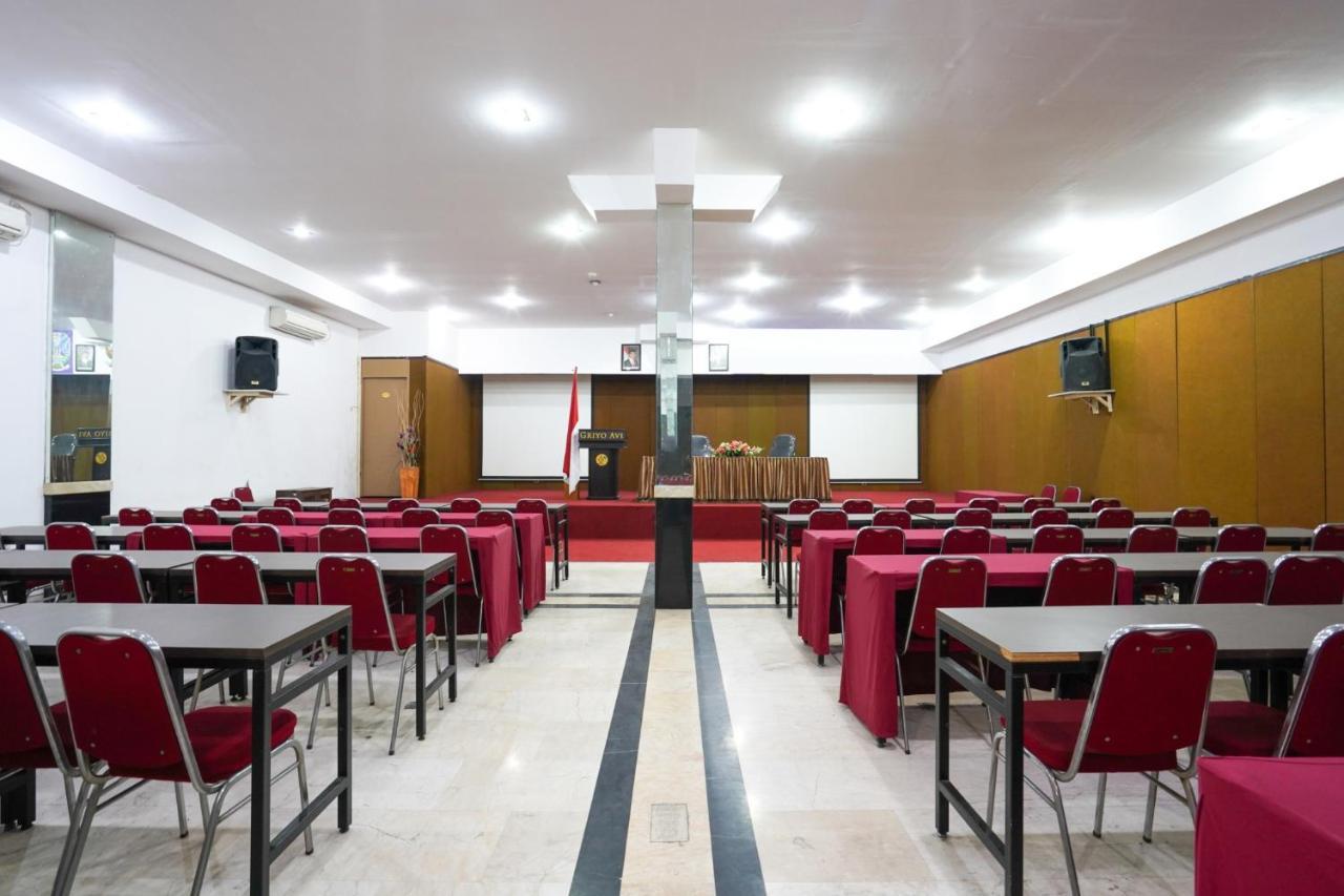 Avi Hotel Сурабая Экстерьер фото