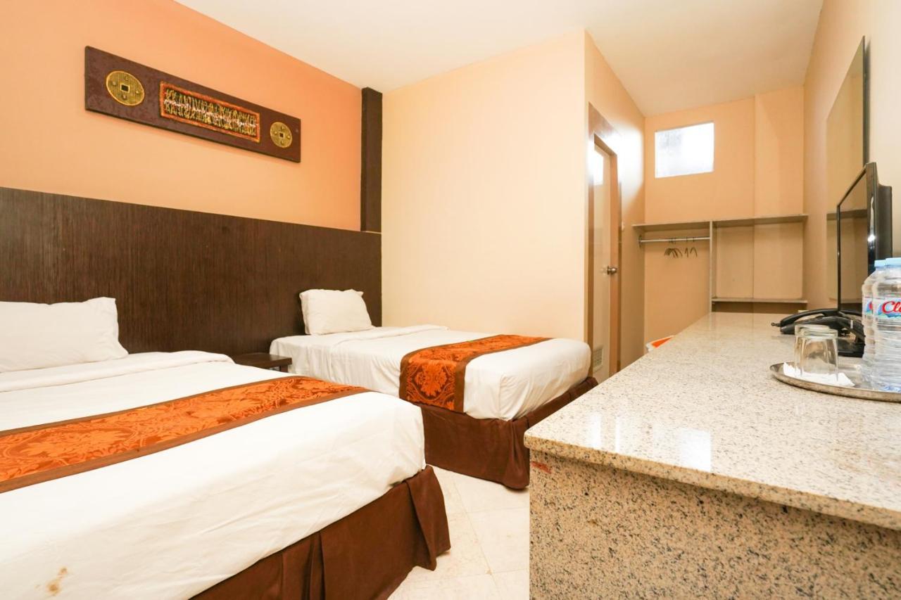 Avi Hotel Сурабая Экстерьер фото