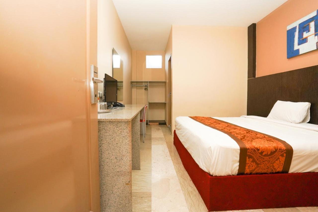 Avi Hotel Сурабая Экстерьер фото