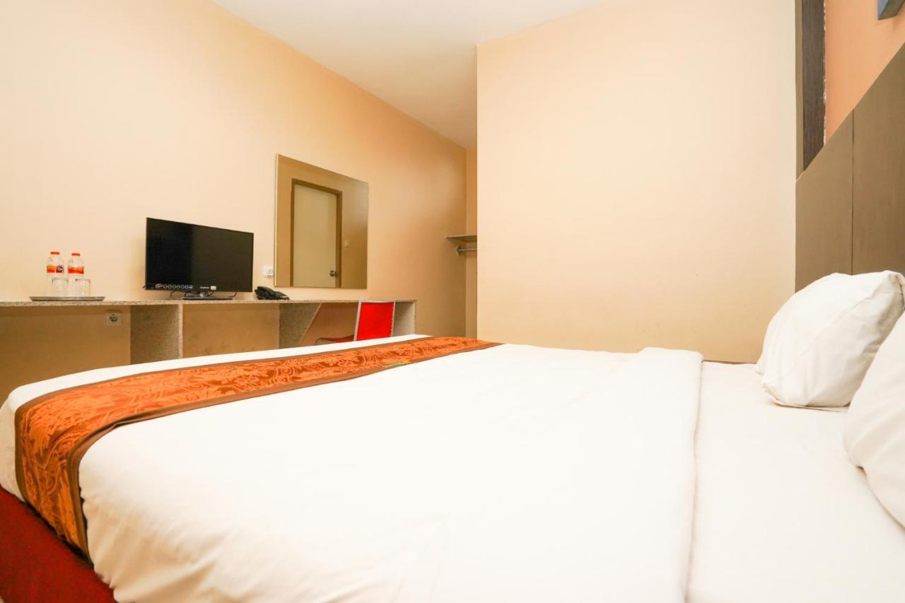 Avi Hotel Сурабая Экстерьер фото