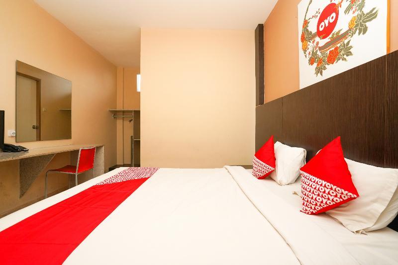 Avi Hotel Сурабая Экстерьер фото