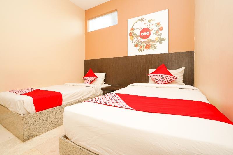 Avi Hotel Сурабая Экстерьер фото