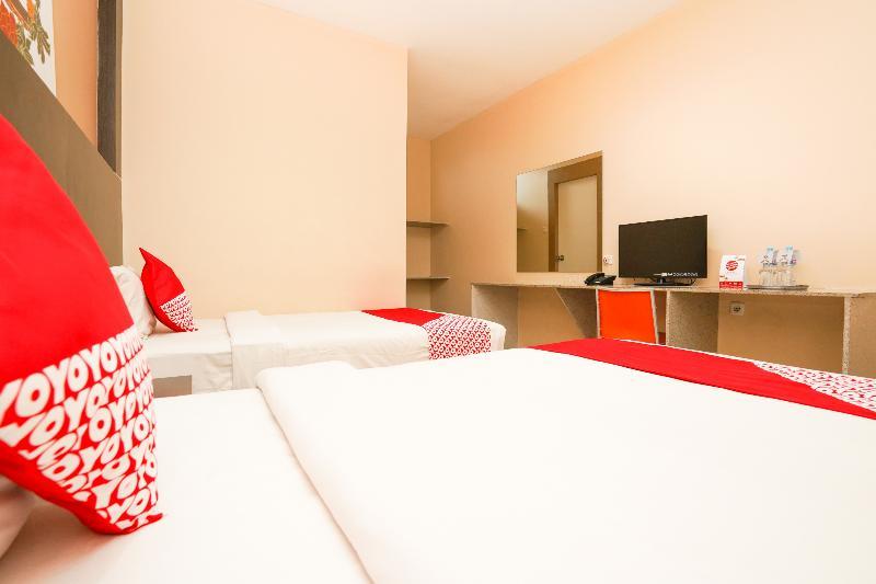 Avi Hotel Сурабая Экстерьер фото